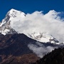 De Annapurna (5) South steekt machtig boven de omgeving uit<br>Copyright J.H. Bouma & P.A. Jasperse