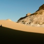 Petra geniet van het uitzicht, witte woestijn<br>Copyright J.H. Bouma & P.A. Jasperse