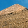 De top van de piramide van Chefren, ooit waren alle piramiden bedekt met zo'n laag<br>Copyright J.H. Bouma & P.A. Jasperse
