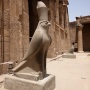 Horus bewaakt de tempel van Edfu<br>Copyright J.H. Bouma & P.A. Jasperse