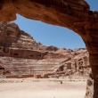 Doorkijkje naar amfitheater in Petra<br>Copyright J.H. Bouma & P.A. Jasperse