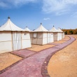 Tenten in Bait Ali, een van de grotere kampen in de Wadi Rum woestijn<br>Copyright J.H. Bouma & P.A. Jasperse