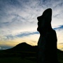 Silhouet van een Moai<br>Copyright J.H. Bouma & P.A. Jasperse